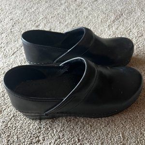 Black Sanita Clogs, Size 38 (US Size 7.5)